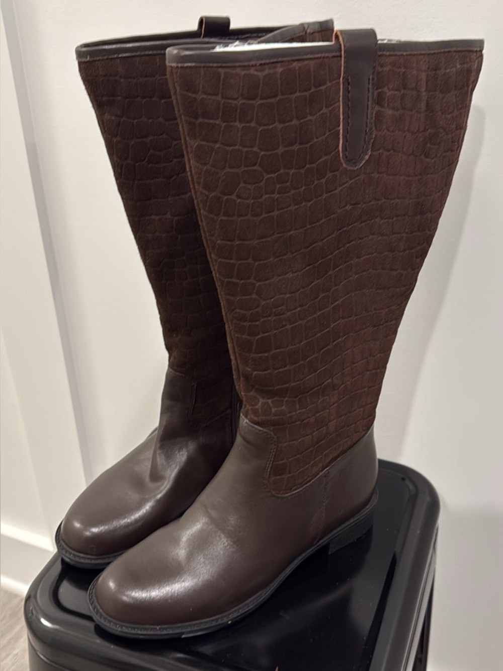David Tate Best 20 tall brown leather & croc suede knee high boots size 8